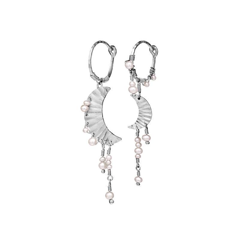 Maanesten Esta earrings in silver with crescent shape and hanging white pearls. Model 9843c-9843c-1