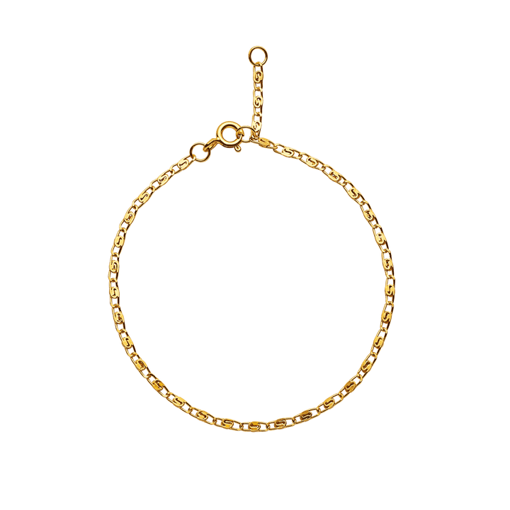 Maanesten Eva bracelet gold-plated in elegant chain design with adjustable clasp on plain background. Model 8535a-1.