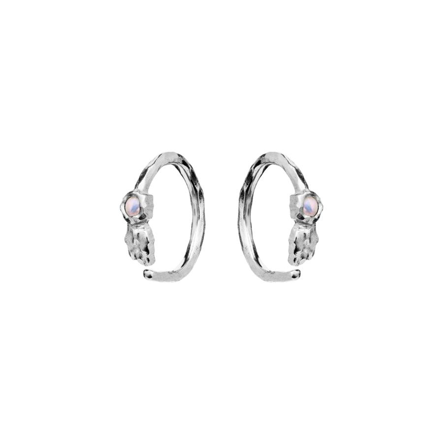 Moon stone Florus creoles in silver with organic shape and small stone, front view. Model 9659c-9659c-1.