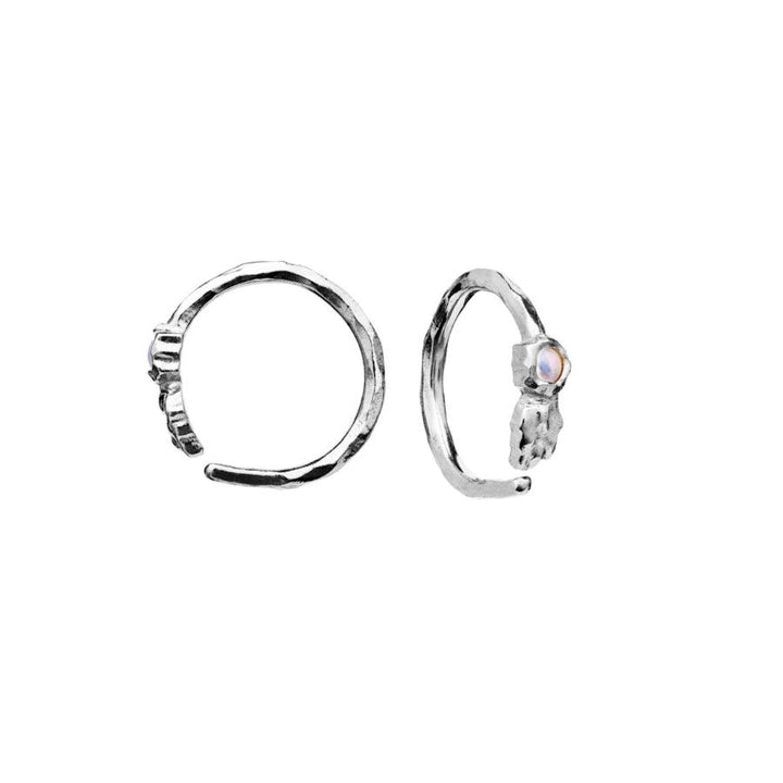 Maanesten Florus Creoles in silver with organic shape and small round stone, Model 9659c-9659c-2.