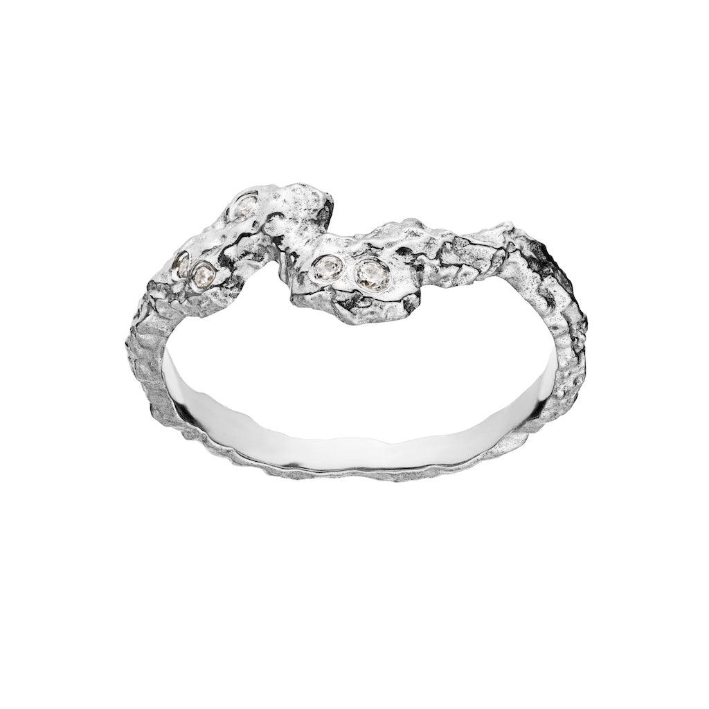 Maanesten frida ring in silver with raw surface and small clear stones, Model 4775c-4775c-001
