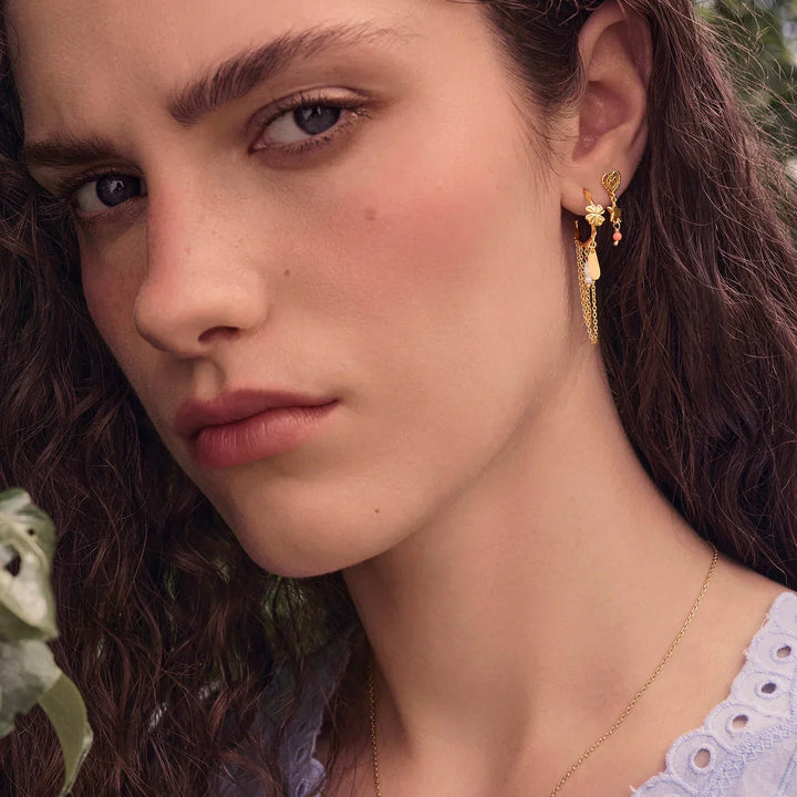 Maanesten inara gold-plated earrings with four-leaf clover seen on woman in close-up, Model 10095a