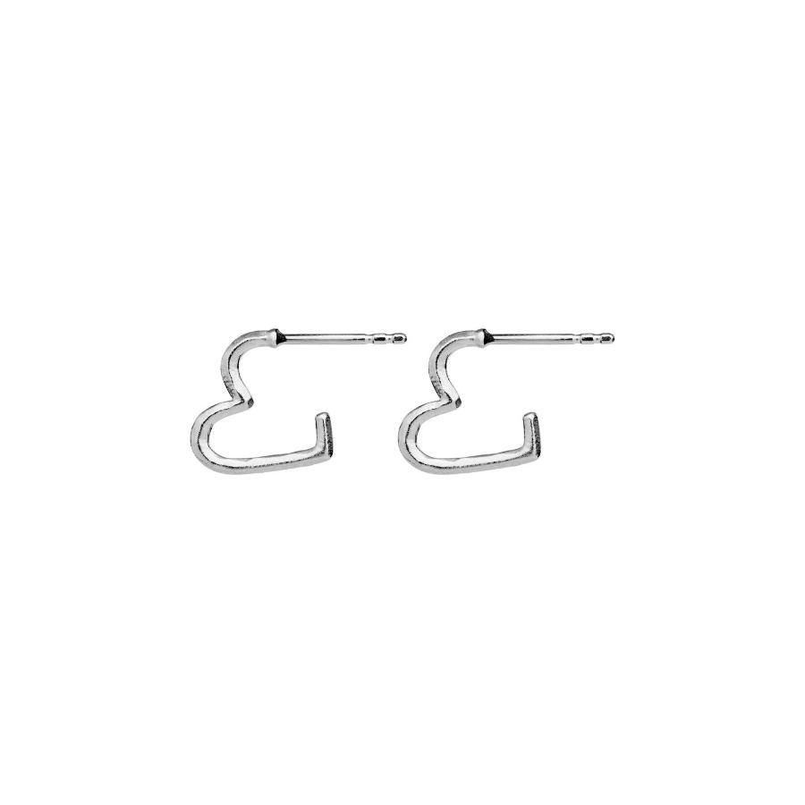 Maanesten Laia Petite silver heart earrings with a simple, glossy surface on a white background. Model 9963c.