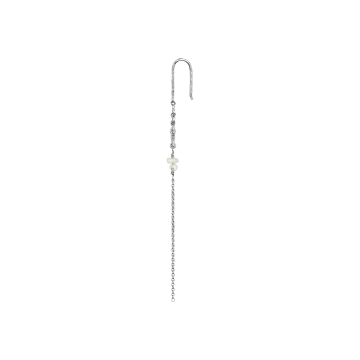 Maanesten Livia Single Chain Earring Silver, elegant chain with pearl detail on a white background. Model 10120c-2