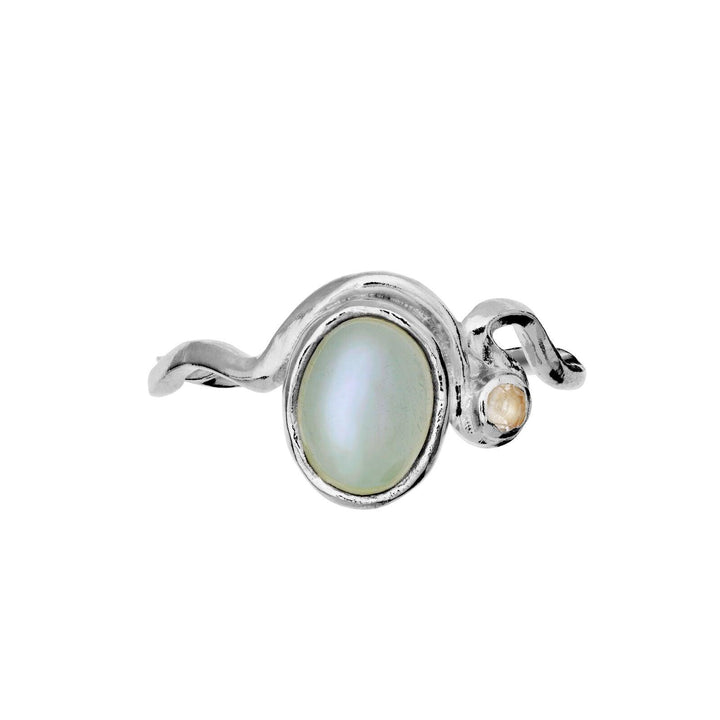 Moonstone Lorelei Ring Silver with organic shape and mother-of-pearl stone, close-up. Model 4820c-001