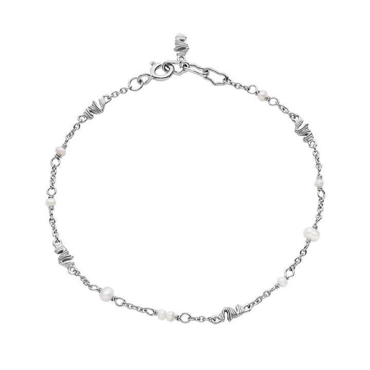 Maanesten Mero silver bracelet with small white pearls and unique silver details on a white background. Model 8581c-8581c-1