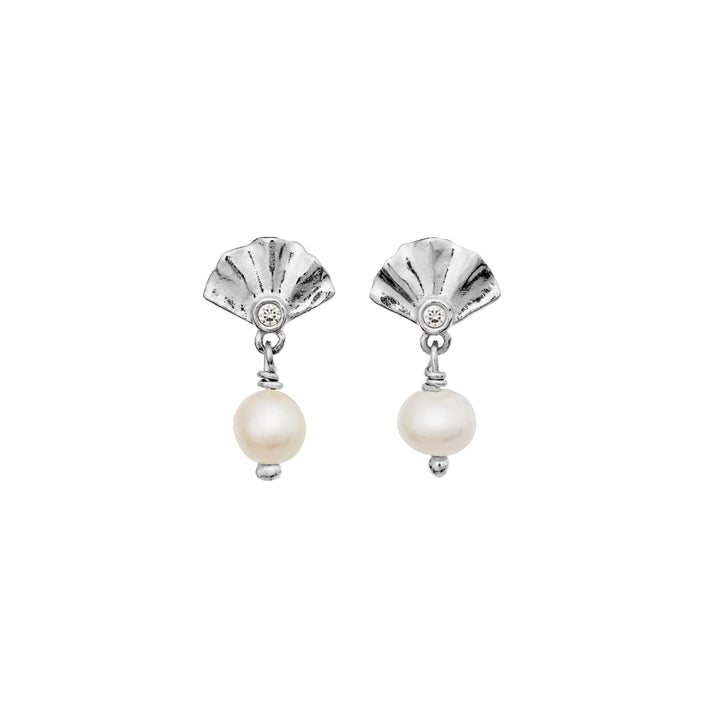 Maanesten Odette silver earrings with pearl and shell-shaped detail, Model 10038c-1