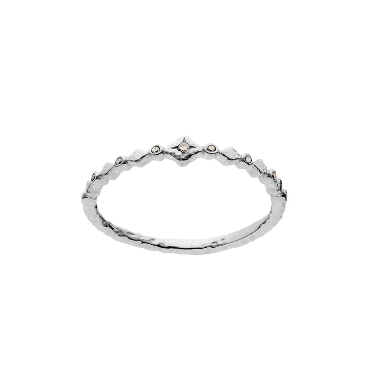 Maanesten Ria silver ring with unique wavy edge and small details, photographed close up. Model 4873c-001-1