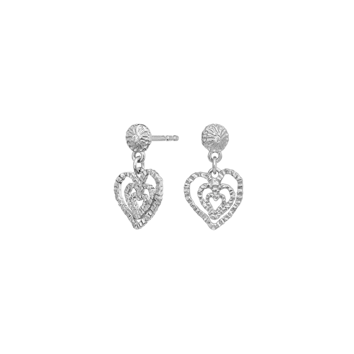 Maanesten Sada silver heart earrings, detail of the filigree heart pendants in shiny silver. Model 10110c