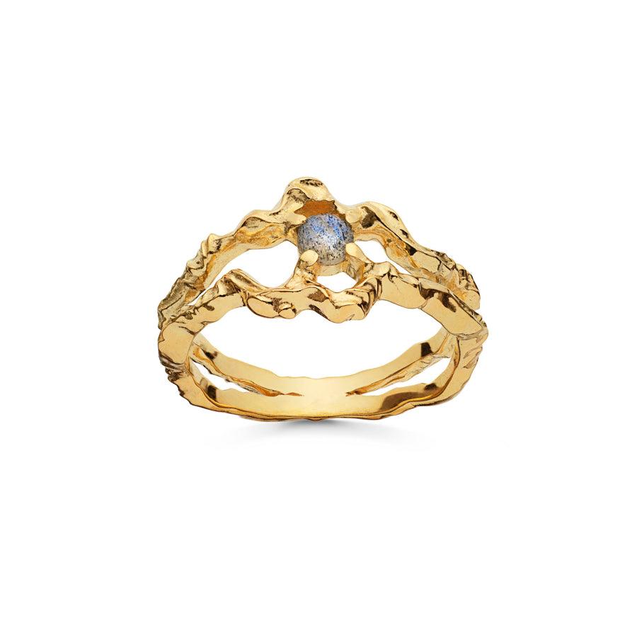 Maanesten Shelly Ring 18kt gold-plated silver with organic expression and blue stones. Model 4738a-4738a-001