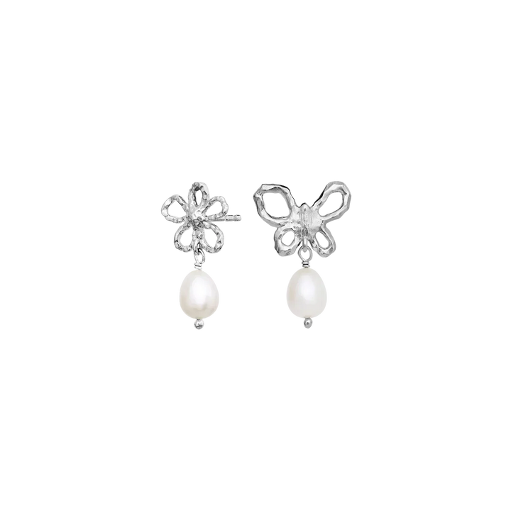 Maanesten Tonia silver earrings with pearls, two unique shapes and white freshwater pearls. Model 10114c-2
