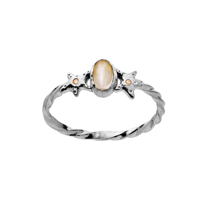 Moonstone Ula Ring silver with oval white stone and twisted band, detail view, Model 4821c-001