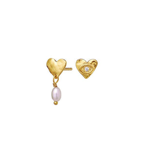 Pearl stud earrings 