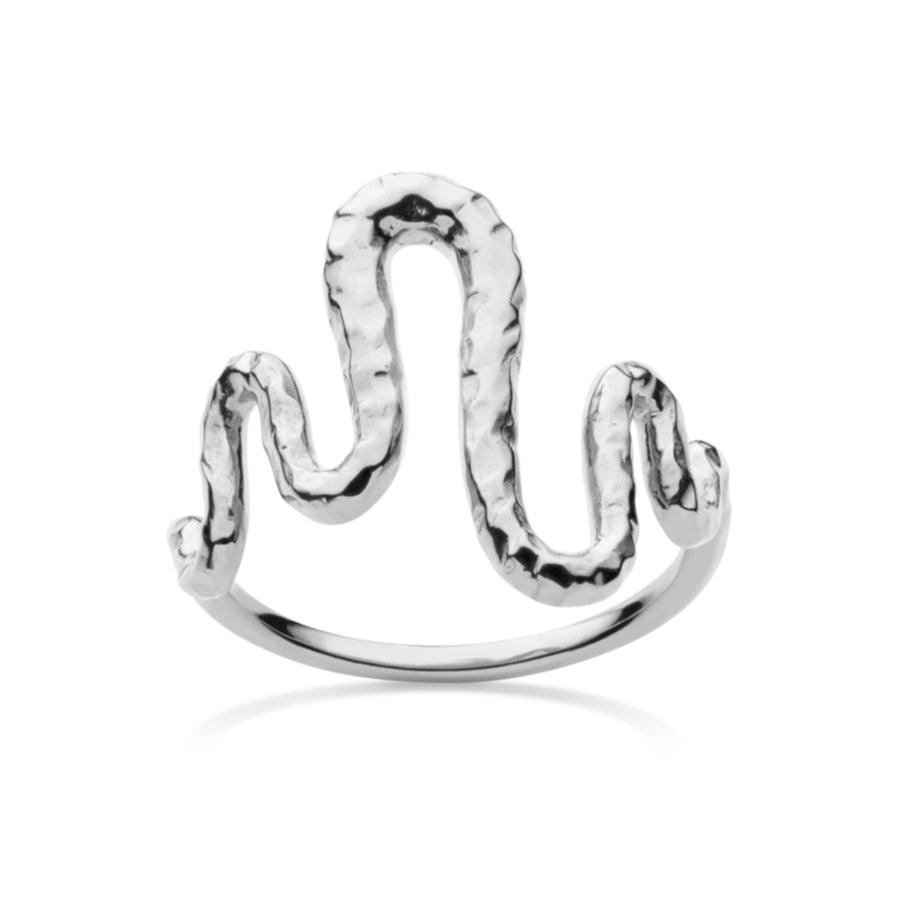 The moonstone Viva Ring in silver with a wavy, hammered surface on a white background. Model 4315c-4315c-001