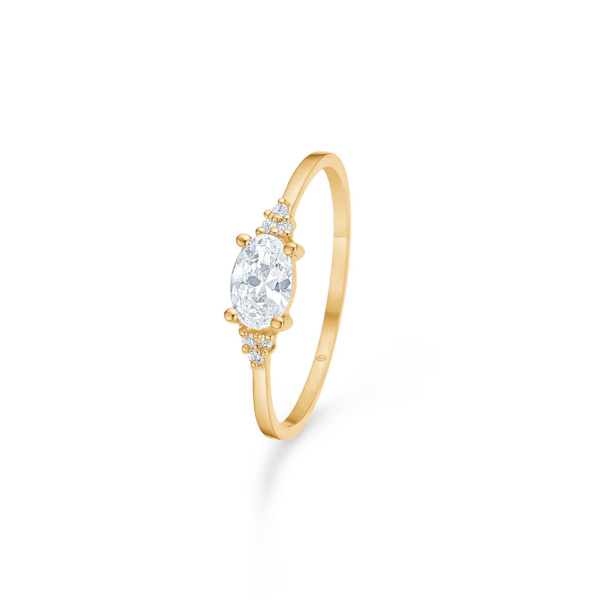 Mads Z Alicia 8 kt. gold ring with oval zirconia, slim model with clear stones. Model 3347056-001