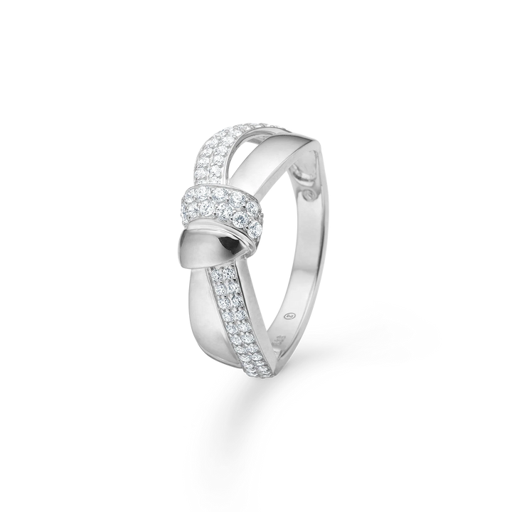 Mads Z Darcy ring in silver with zirconia, elegant cross design and shiny stones. Model 3147019-001.
