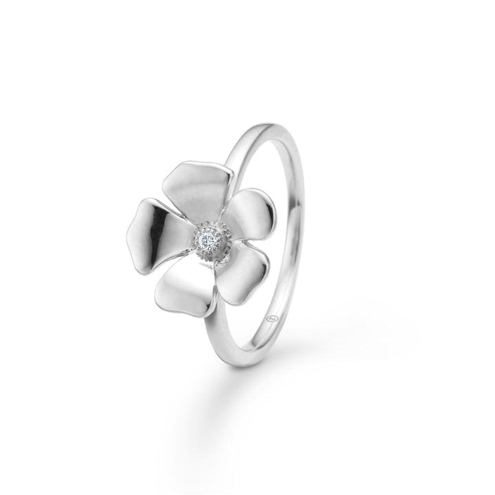 Mads Z Fleur Flower Silver Ring with Topaz shows an elegant flower ring in silver with clear topaz in the middle. Model 2146106-001.
