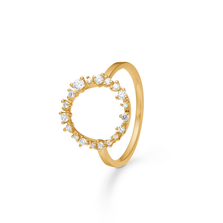 Mads Z Lucia Circle Ring in 14kt gold with diamonds, elegant circle design with clear stones. Model 1541054-001