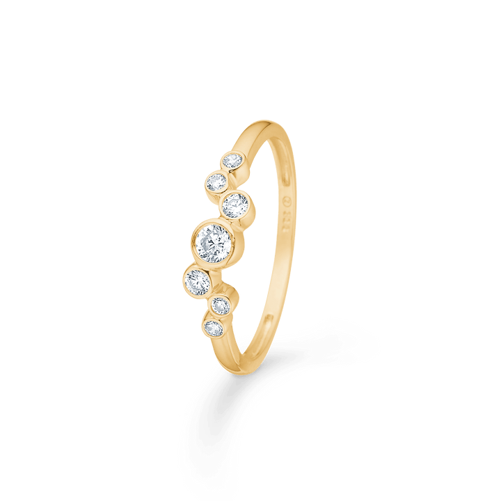 Mads Z Lucy Ring in 8 carat gold with 7 zirconia, elegant and modern design, Model 3347035-001.