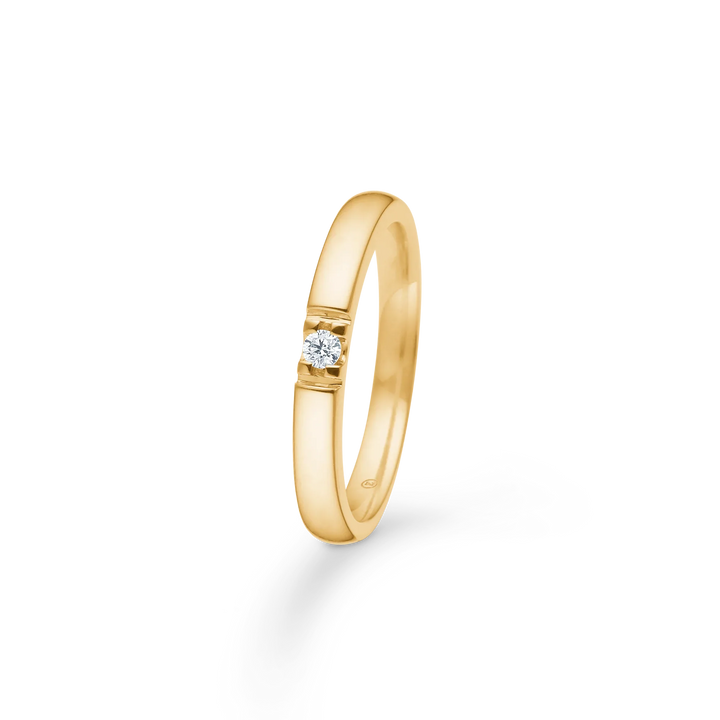 Mads Z Ophelia 14kt gold ring with 1 diamond shows elegant simple gold ring with brilliant. Model 1541581-001.