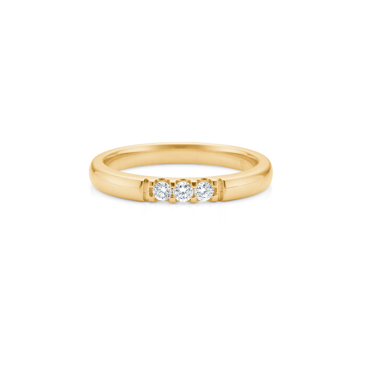 Mads Z Ophelia 14kt gold ring with 3 diamonds, classic design in bright yellow gold. Model 1541583-001-1