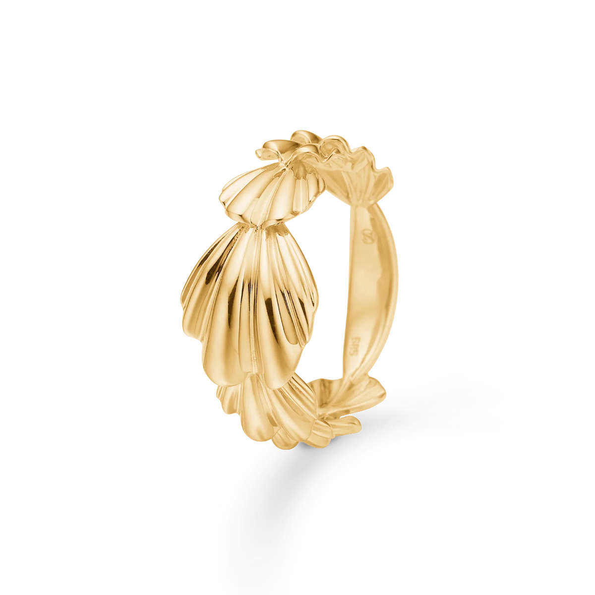 Mads Z Velvet 14kt gold ring with elegant wavy pattern and glossy surface, Model 1540189-001.