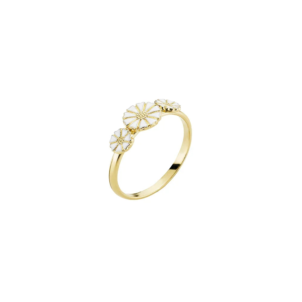 Daisy ring with 3 daisies in gold-plated silver with white enamel seen against a white background. Model 907075-3-M-001