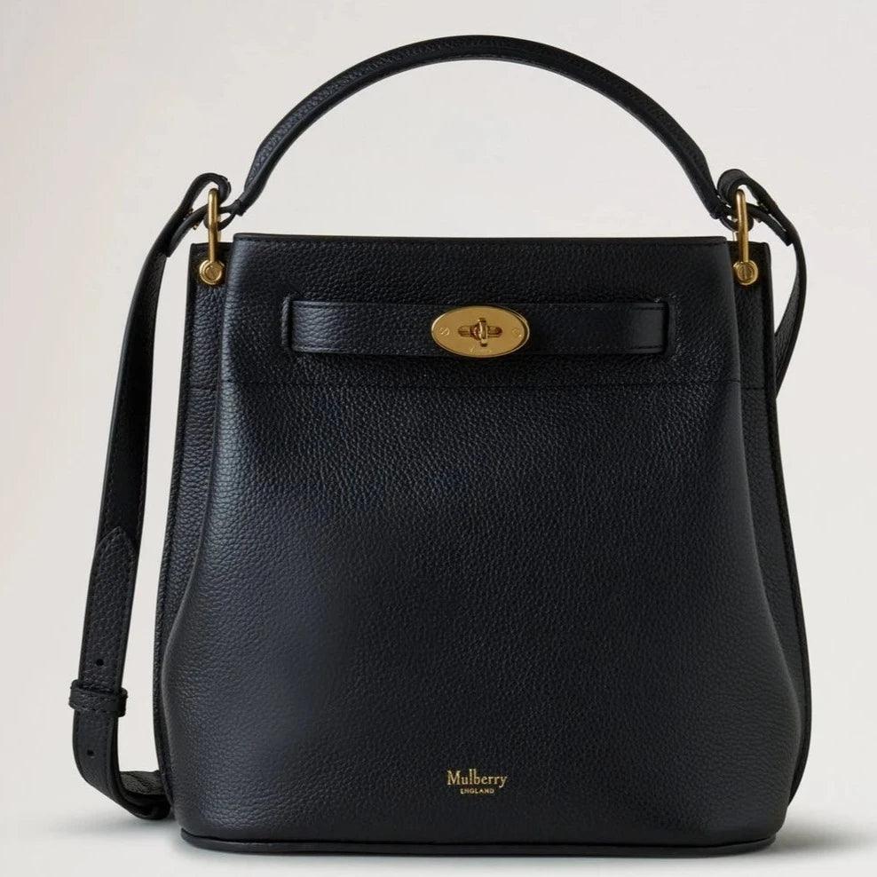 Mulberry Islington Bucket Small Classic Grain Black shows an elegant black leather bag with gold buckle. Model HH9390205A100.