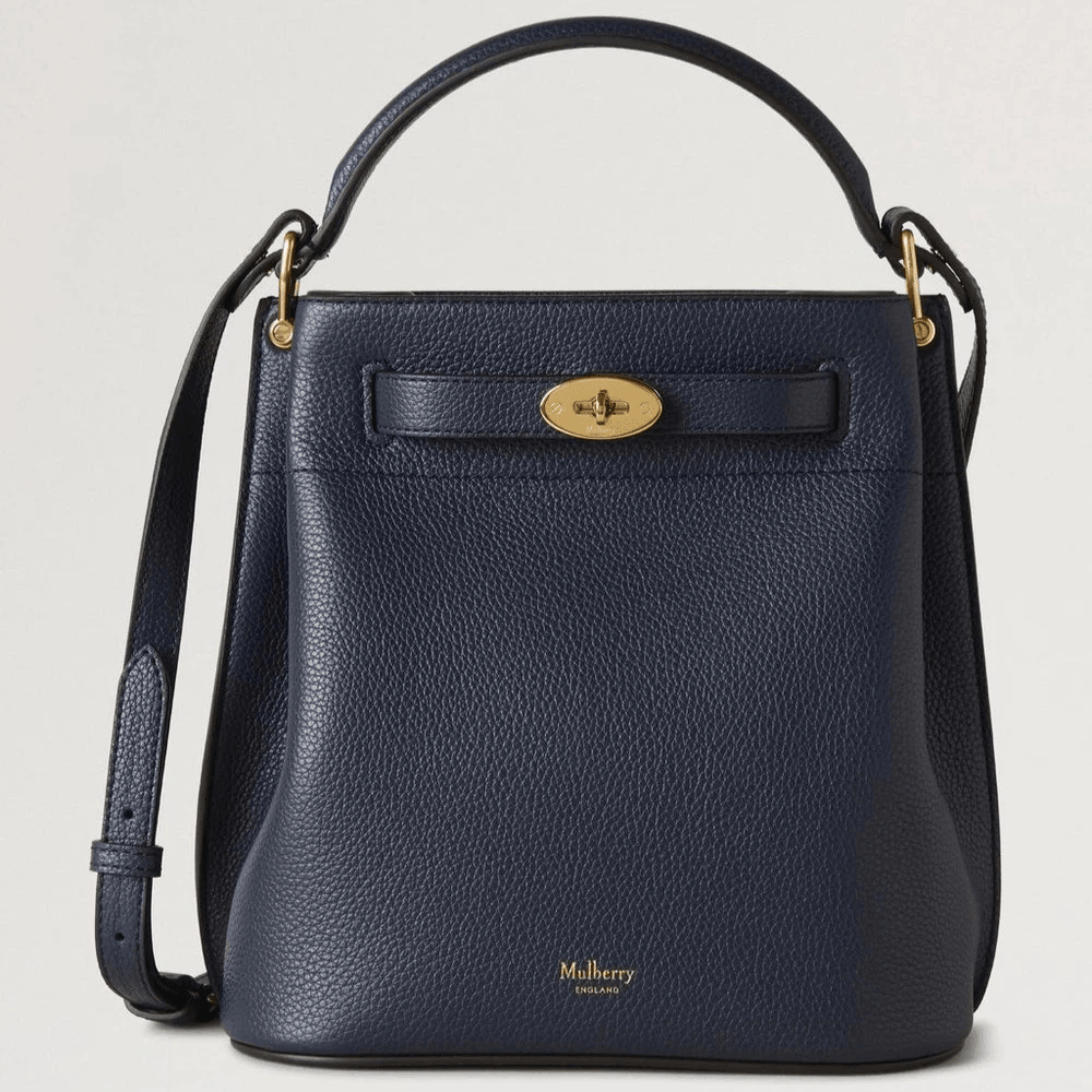 Mulberry Islington Bucket Small Classic Grain Night Sky features a small bag in dark blue leather with gold hardware. Model hh9390205u888.