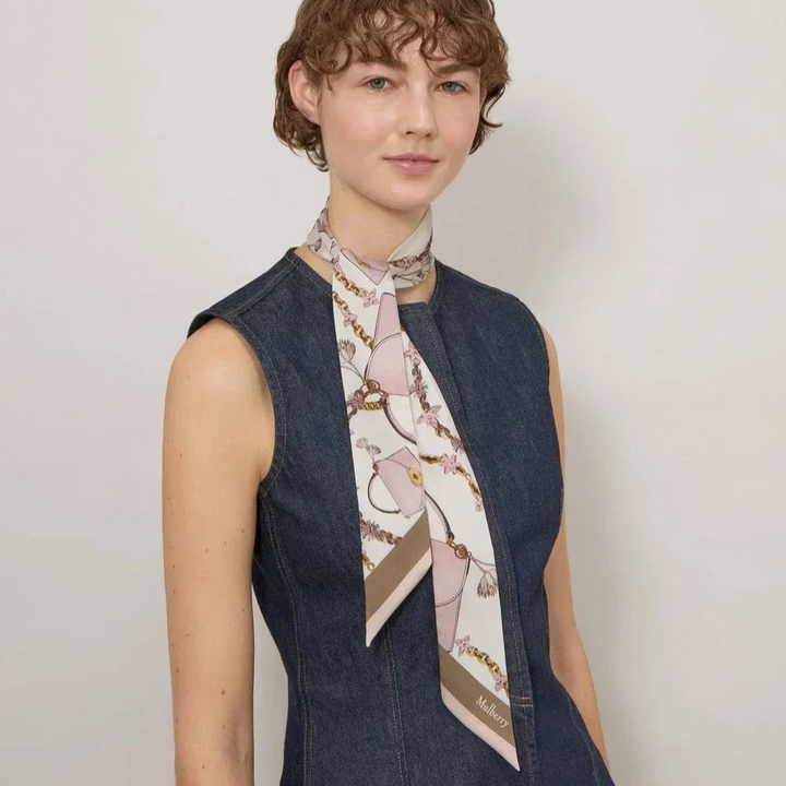Mulberry Lana Bag and Chains Skinny Scarve Eggshell/Blossom Pink, elegant scarf in light shades styled around the neck. Model VS4849115W569