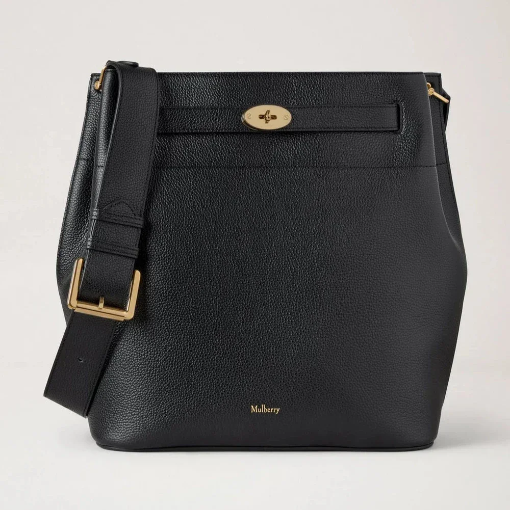 Mulberry Large Islington Bucket Small Classic Grain Black with wide shoulder strap and gold details, Model HH9825205A100.