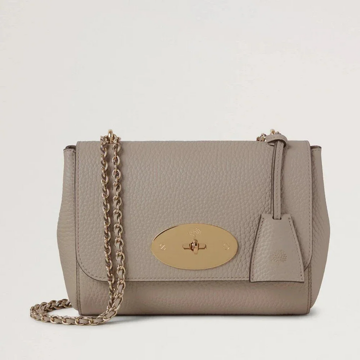 Mulberry Lily Cashmere Taupe Heavy Grain shoulder bag in taupe leather with golden chain and front buckle. Model HH6950736F924