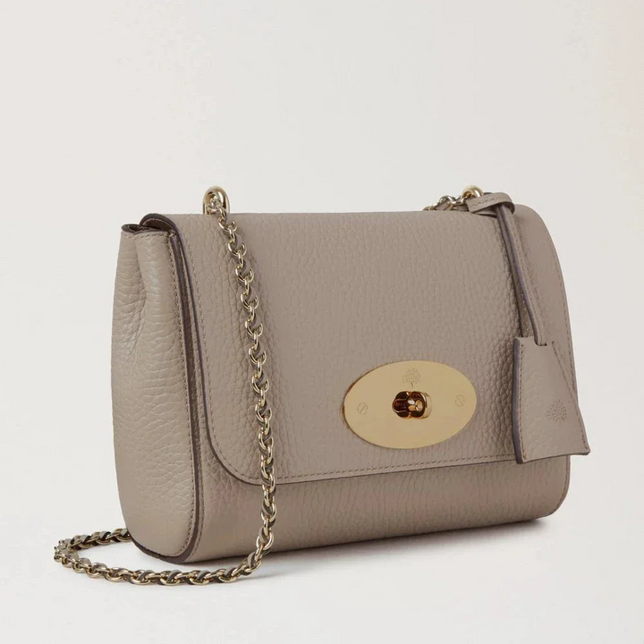 Mulberry Lily Cashmere Taupe Heavy Grain shoulder bag in taupe colored leather with chain strap and golden clasp, Model HH6950736F924.