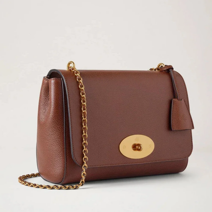 Mulberry Medium Lily Two Tone Oak shows a classic shoulder bag in brown leather with gold chain. Model HH0022552G110