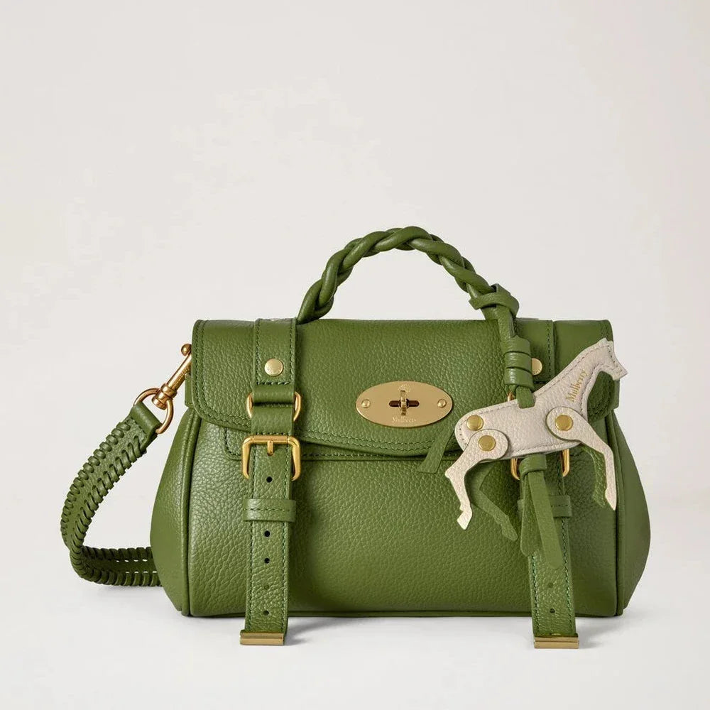 Mulberry Mini Alexa Chalk Horse Fern and Chalk Small Classic Grain bag in green leather with white horse pendant. Model rl9021205q760