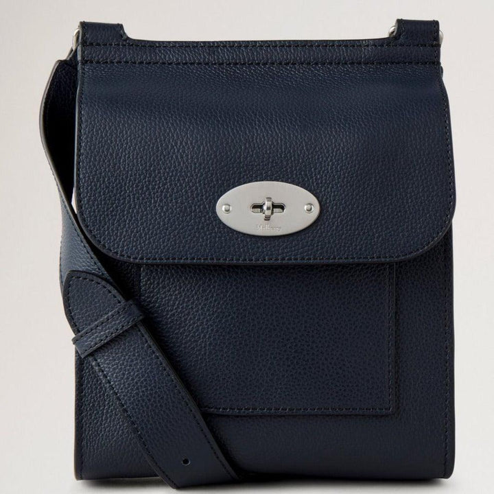 Mulberry Small Antony Small Classic Grain Night Sky shoulder bag in dark blue leather with silver details. Model hh9365205u888.