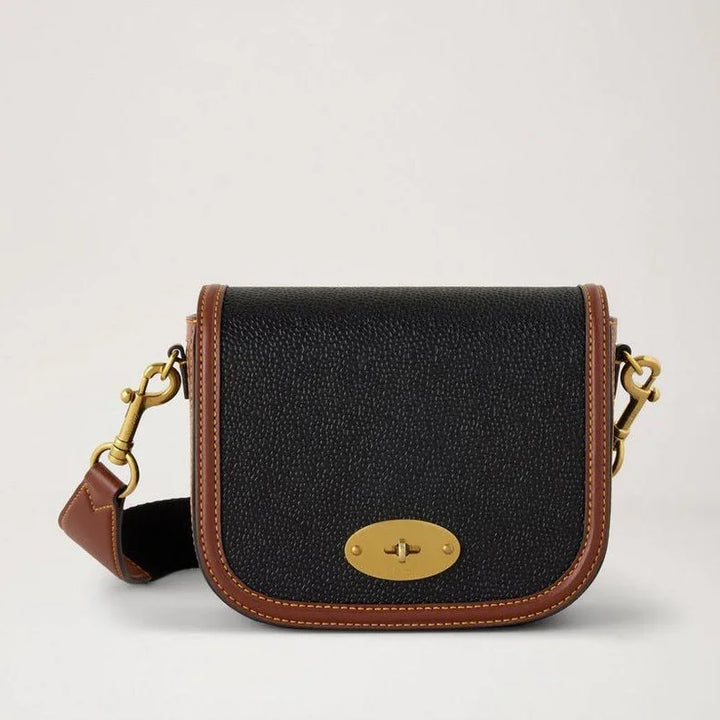 Mulberry Small Darley Satchel shows a black and cognac brown shoulder bag in bio-based Scotchgrain with brass details. Model RL8996127A340.