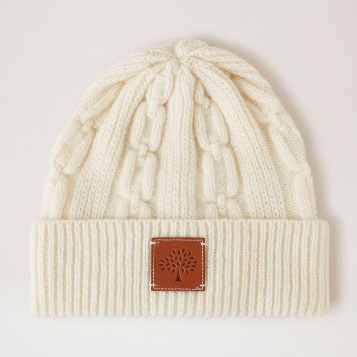 Mulberry Softie Chain Cable Beanie Ecru, ribbed hat in off-white wool with leather patch on the front. Model VH4122996H135