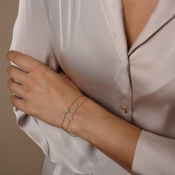 Nuran Stella 14kt gold bracelet with large diamond star visible on wrist, elegant and discreet, Model b2441-023rg