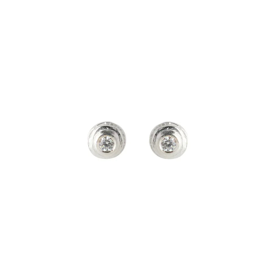 Pernille Corydon Halley Earrings in silver with center stone, minimalist and elegant design. Model E-837-S