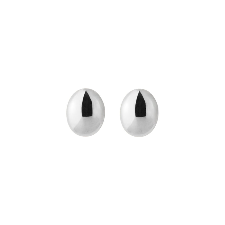 Pernille Corydon Pebble silver earrings shown from the front, glossy and elegant oval shape. Model E-397-S-1.