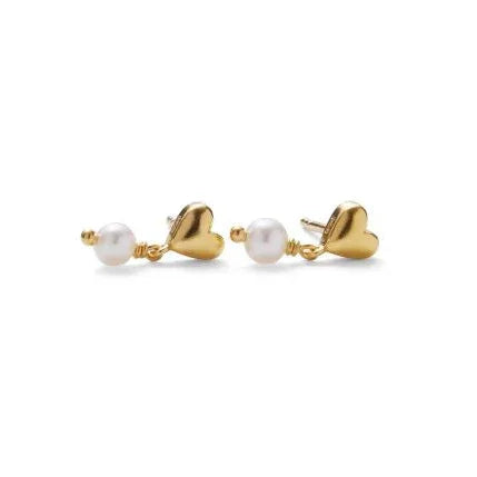 Pernille Corydon White Adore earrings in gold-plated with hearts and white pearls, Model E-507-GP