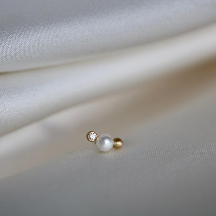 RO Copenhagen Orbit Dot WWF Studs feature a single pearl, diamond and gold detail on bright fabric. Model E118Y103-2