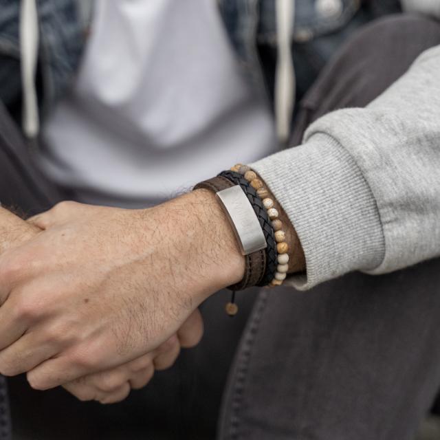 Son of Noa men's bracelet black braided leather appears on the wrist, modern and masculine look. Model 809700891-001