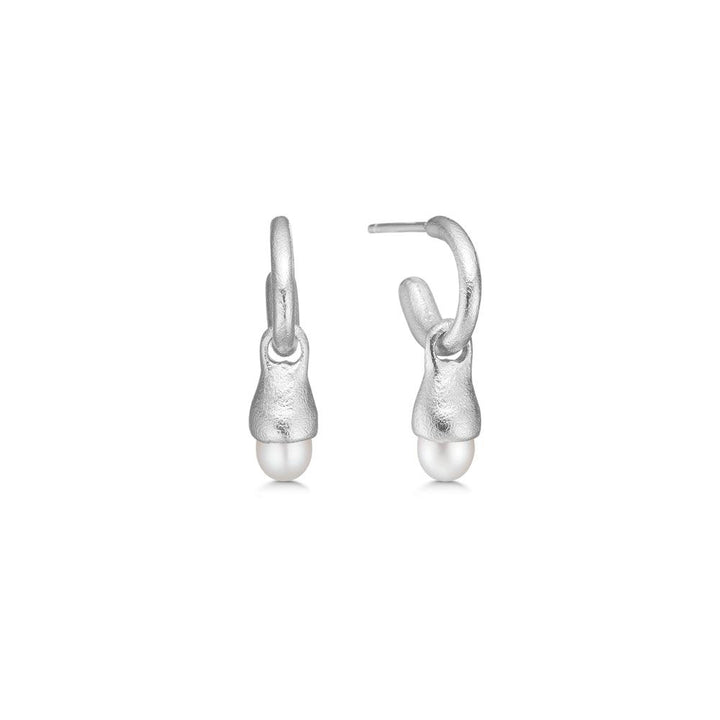 Studio Z Acorn Silver Creoles with pearl in matt silver with round white pearl, Model 7113873-1.