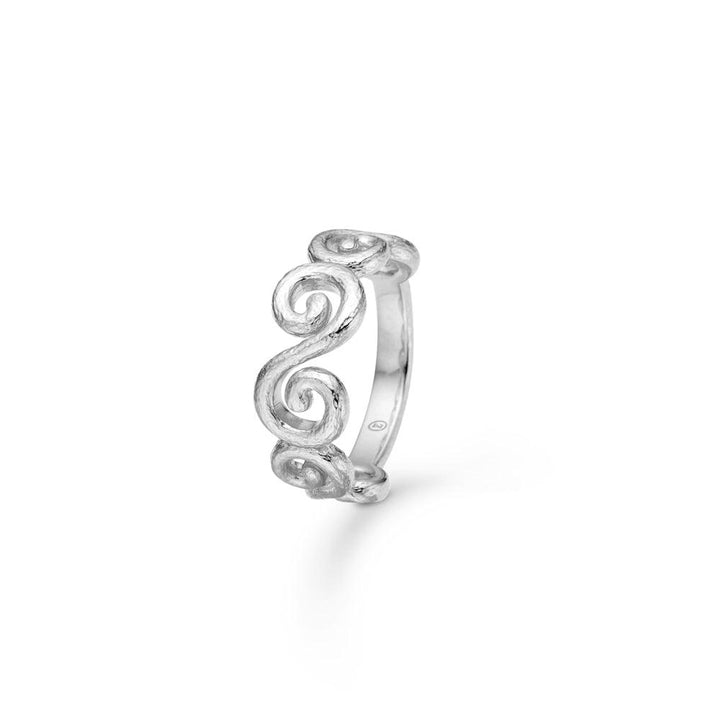 Curiosity Solv Ring with twisted, open structure in silver, elegant and matte surface. Model 7140870-001.