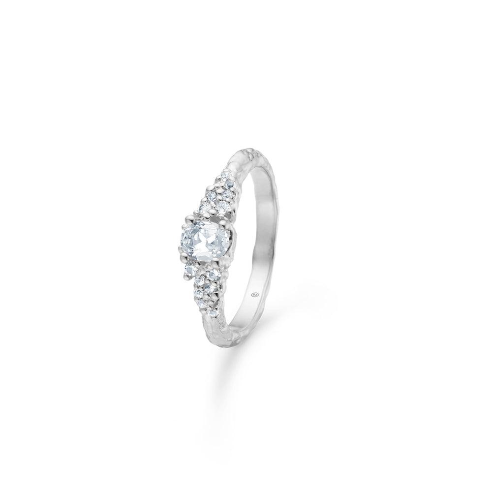 Studio Z Fragments silver ring with zirconia, sparkling stones and structured surface. Model 7147864-001