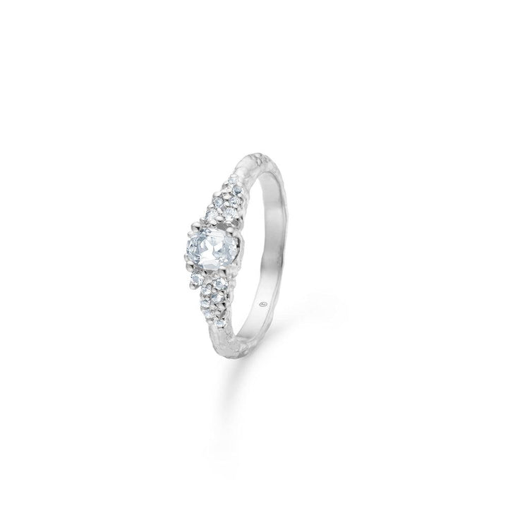 Studio Z Fragments silver ring with zirconia, sparkling stones and structured surface. Model 7147864-001
