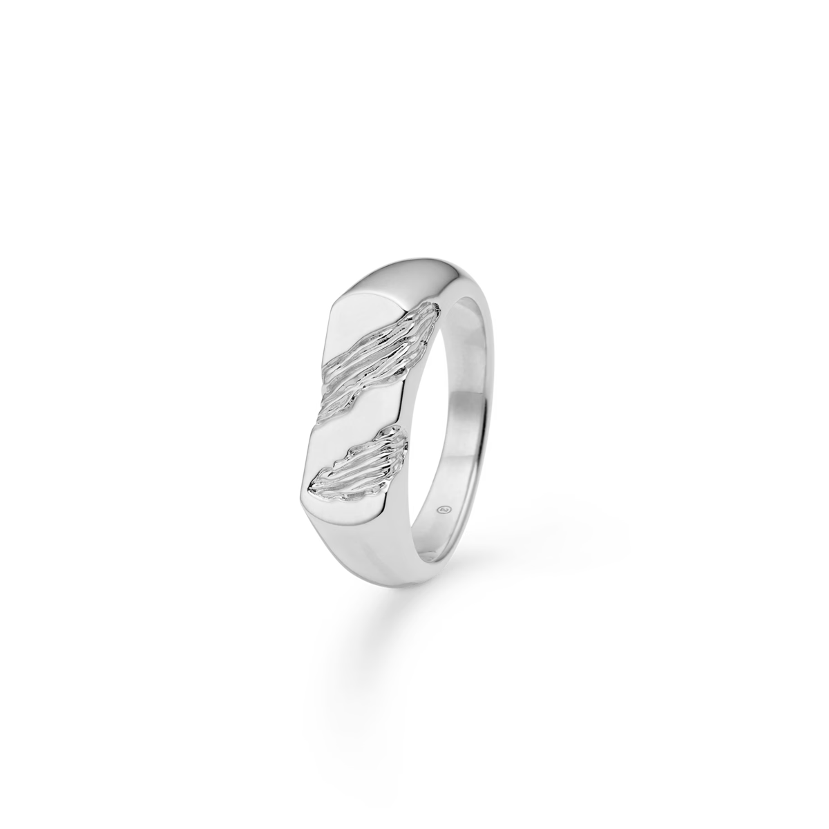 Studio Z Glacier Ring in silver with structured surface, elegant and modern design. Model 7140930-001.