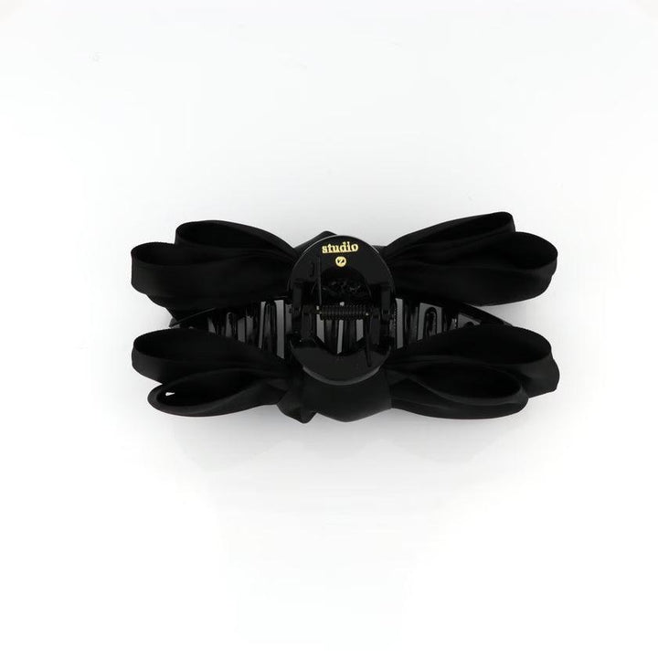 studio-z-hairclip-satin-bow-black in glossy black plastic with satin bow, seen from above. Model 7980020-2
